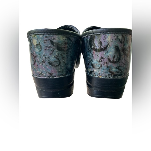 Dansko Blue Art to Wear Patent Leather Water Droplet Pattern Clog Size 40 Nurse - Picture 3 of 8